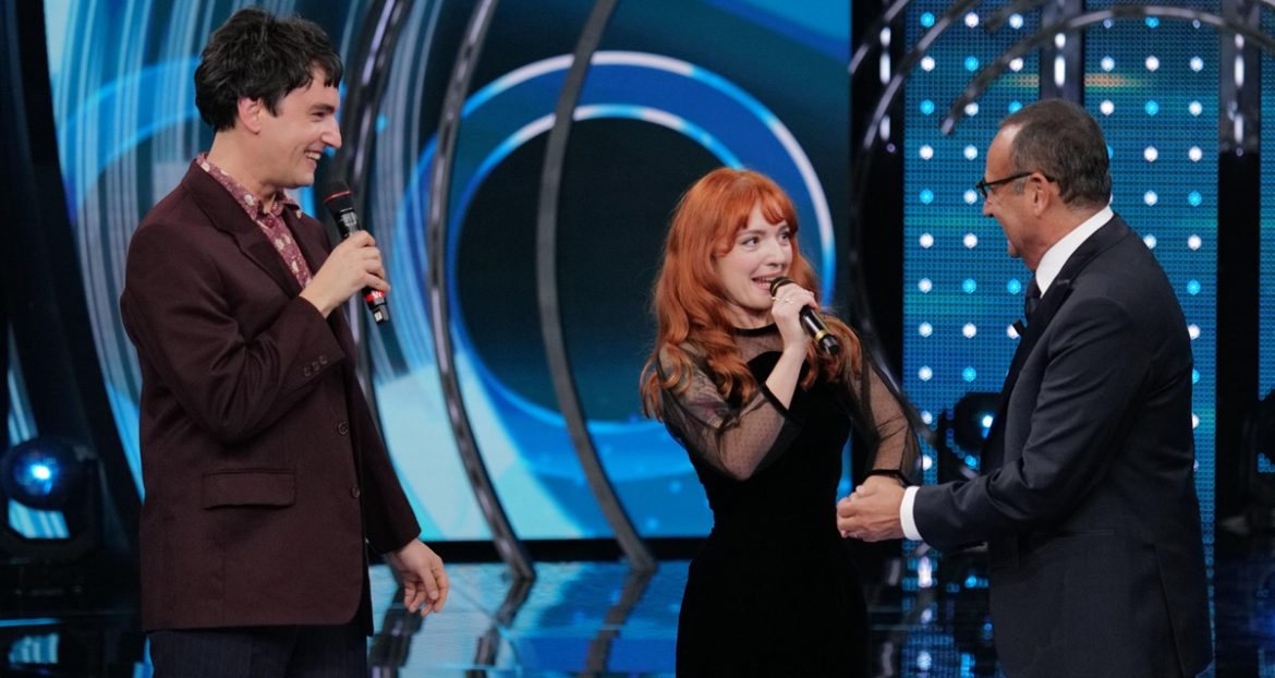 Cast del Festival al completo, Angelica Bove e Nicolò Filippucci vincono Sarà Sanremo sarà sanremo