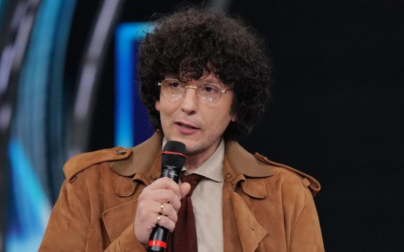 Cast del Festival al completo, Angelica Bove e Nicolò Filippucci vincono Sarà Sanremo sarà sanremo