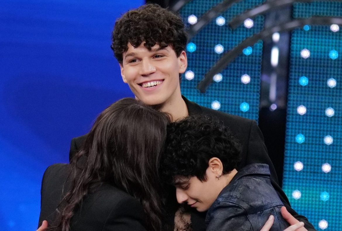 Cast del Festival al completo, Angelica Bove e Nicolò Filippucci vincono Sarà Sanremo sarà sanremo