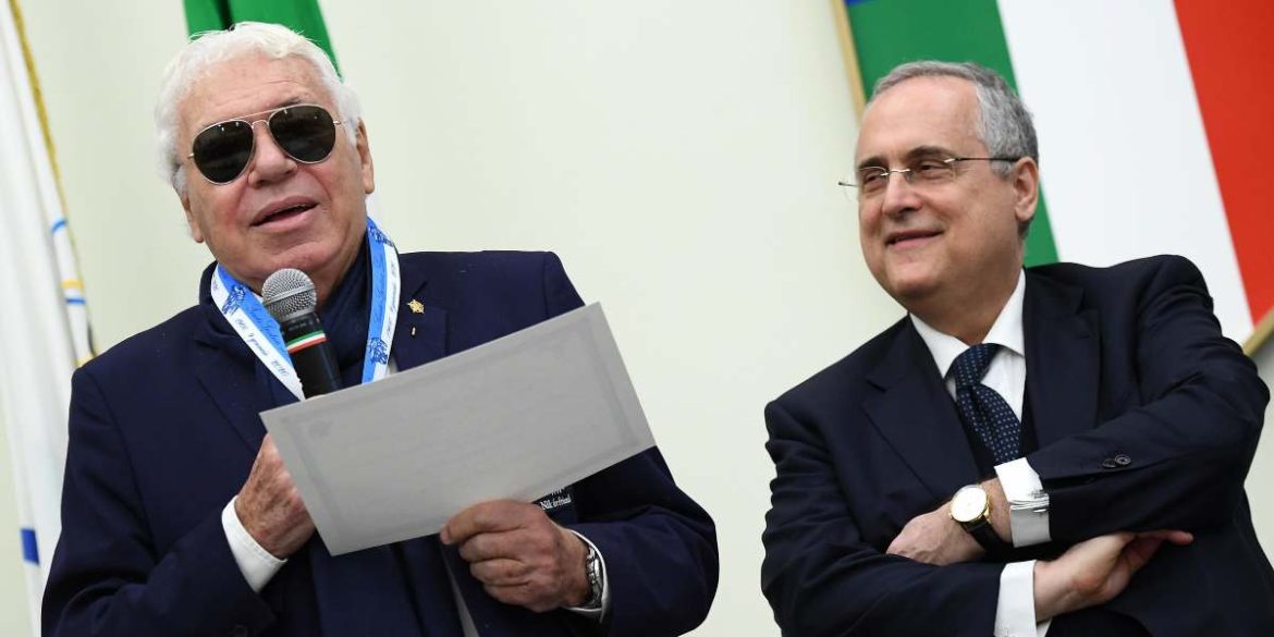 Nicola Pietrangeli e il presidente della Lazio Calcio, Claudio Lotito, durante la cerimonia per il 120/mo anniversario della fondazione della Società Sportiva Lazio nel Salone d’Onore del Coni, Roma, 9 gennaio 2020