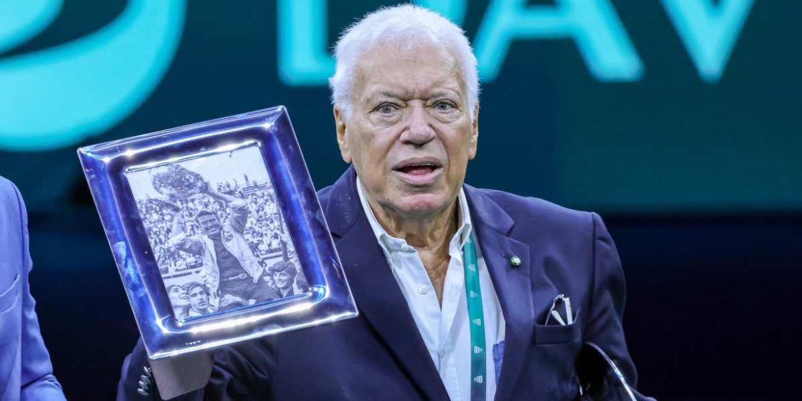 Nicola Pietrangeli alla cerimonia per il suo novantesimo compleanno alla Coppa Davis a Bologna nel settembre 2023