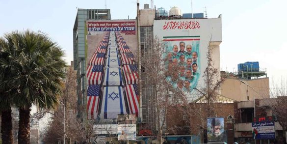 cartellone pubblicitario anti-USA e anti-Israele a Teheran, Iran, 29 gennaio 2026