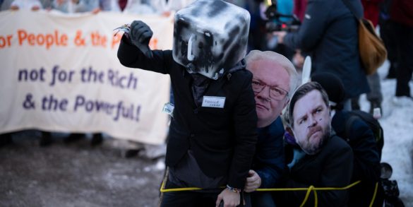 Manifestante proteste contro le lobby dei combustibili fossi a Davos, Svizzera