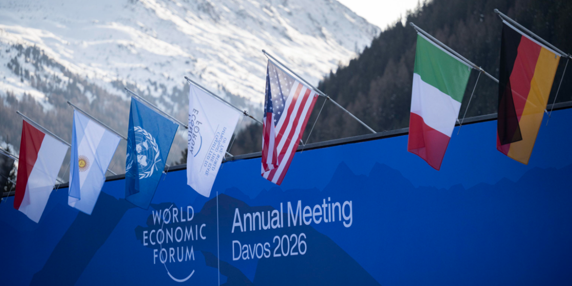 Bandiere di alcuni dei Paesi partecipanti al World Economic Forum di Davos, Svizzera