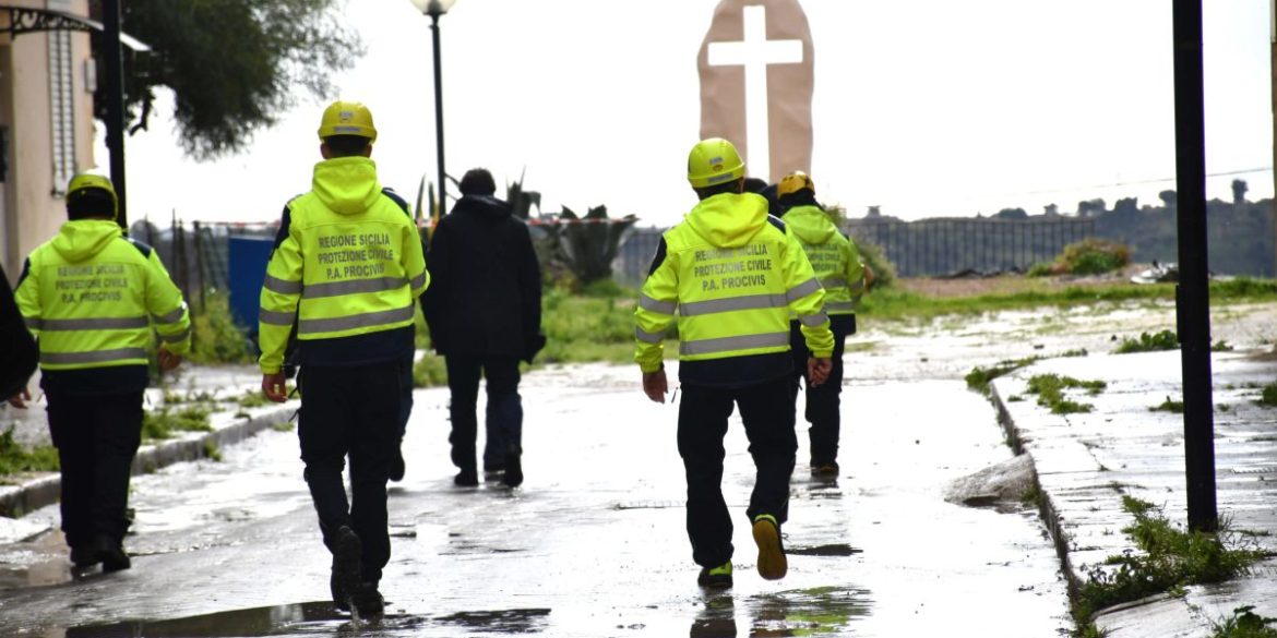 Si allarga il fronte della frana a Niscemi, trasferite 300 famiglie