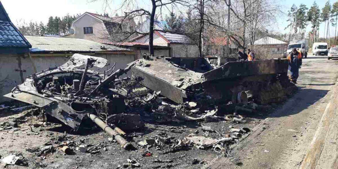 4 APRILE 2022 Relitti e distruzione a Bucha Ucraina