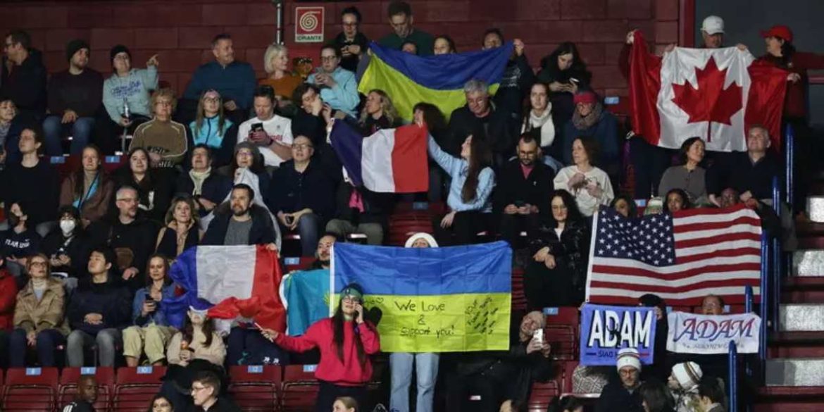 Bandiere ucraine _ Foto Ansa