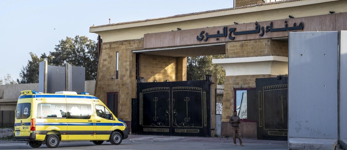 Rafah border crossing between Gaza and Egypt reopens on a trial basis valico rafah