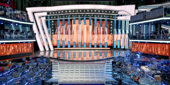 Il palcoscenico del teatro Ariston, pronto per ospitare il Festival di Sanremo