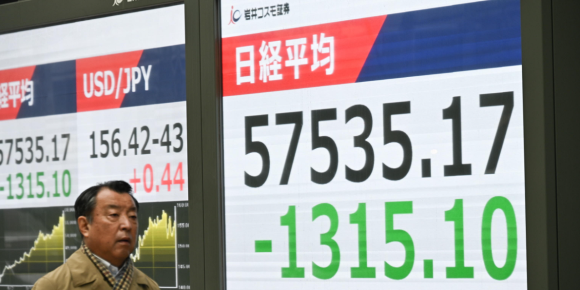 I listini delle borse asiatiche perdono terreno dopo l'attacco in Iran