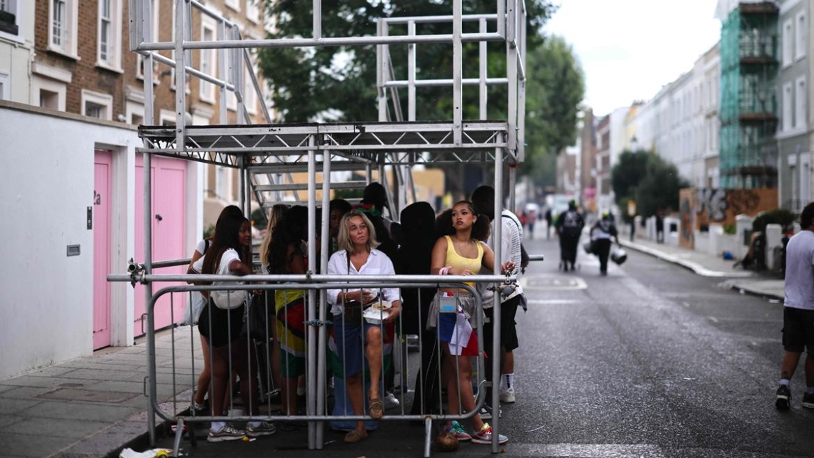 pioggia carnevale londra carnevale notting hill