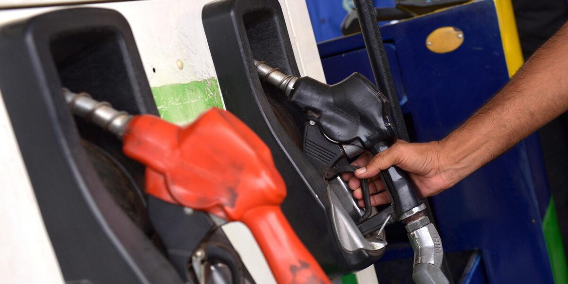 benzina foto ansa