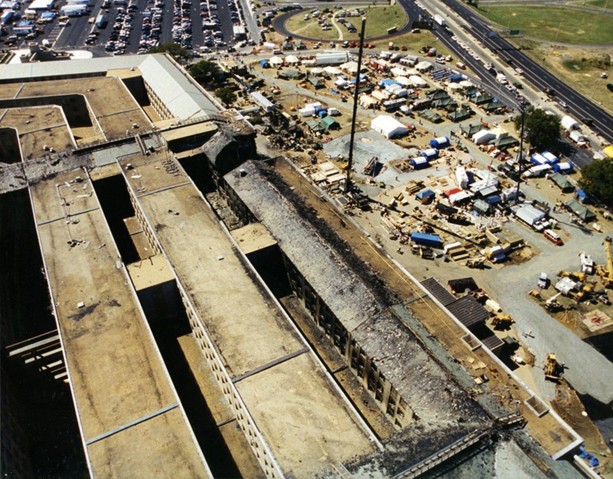 Vista aerea dell’esterno del Pentagono distrutto dopo l’attentato terroristico