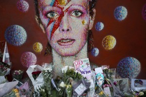 10 novembre- Muore David Bowie a 69 anni per un cancro.