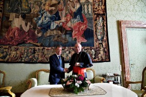 12 Juan Manuel Santos con il Segretario di Stato Pietro Parolin