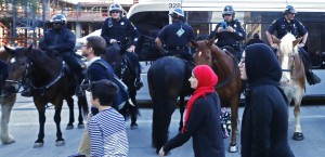 Corteo contro Trump per le strade di Houston, Texas