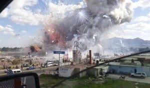 1 - L'esplosione ripresa da una macchina di passaggio