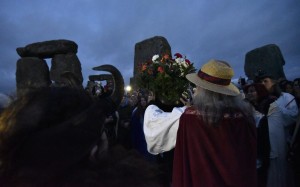 2 - L'Arcidruido di Stonehenge e della Gran Bretagna celebra il solstizio