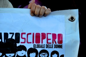 2a - 'A day without woman' è lo slogan mondiale della manifestazione, a cui hanno aderito oltre 40 paesi