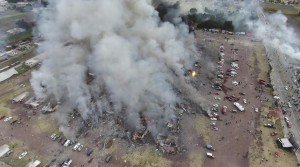 3 - La coltre di fumo ripresa da un drone