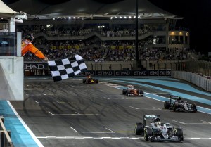 La bandiera a scacchi che chiude la stagione 2016 di Formula Uno. Rosberg è campione