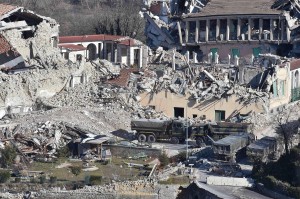 ...e lasciato dietro di sè solo macerie e distruzione