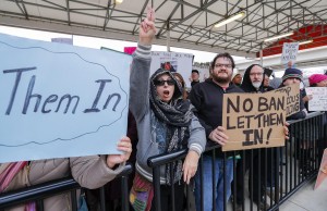 Manifestazione all'aeroporto di Atlanta, in Georgia