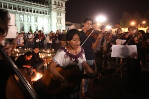 I canti intonati in Piazza della Costituzione