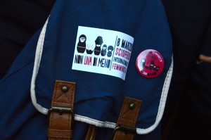 8 - Zaino di un'attivista con i simboli della manifestazione 'Non una di meno'.