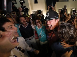 9) La festa con il team e gli amici