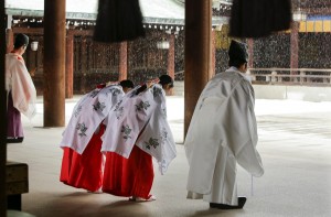 Altri scatti della cerimonia shinto innevata