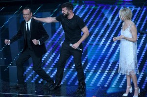 Conti balla dopo esibizione martin