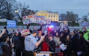 Proteste davanti la Casa Bianca contro il nuovo ban del presidente Trump contro i musulmani