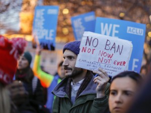 Manifestante dice no al ban, ora e sempre