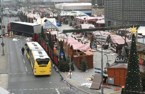 La vista di questa mattina ai mercatini natalizi di Berlino, dopo l'attentato