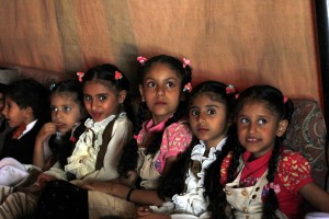 Yemen. bambine in protesta