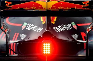 La Red Bull all'uscita dai box