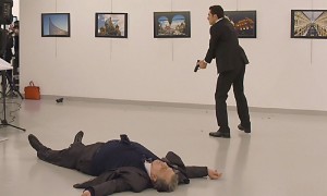 Turchia, l'ambasciatore Andrei Karlov viene ucciso da un giovane siriano