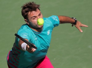 Un momento della finale maschile dove Stanislas Wawrinka risponde a Roger Federer