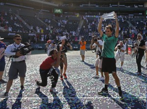 I fotografi immortalano la soddisfazione di Federer per la vittoria