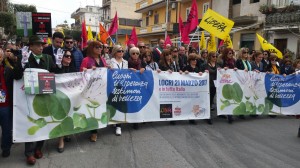 La testa del corteo chilometrico